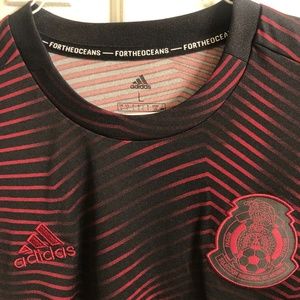 Mexico training top